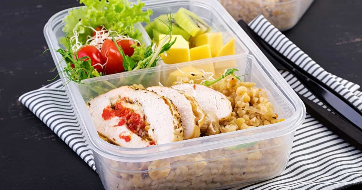 up-lunch-box-chicken-bulgur-microgreens-tomato-and-fr-UBNH524.jpg
